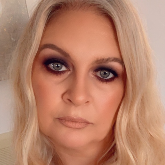 Meet your Posher, Jennifer - Picture 1 of 4